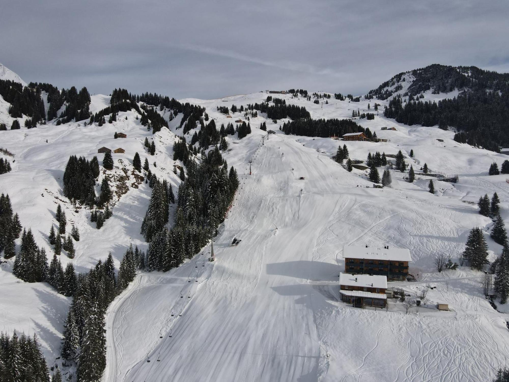 Haus Haemmerle Mit Ski In - Ski Out Villa Damuels Exteriör bild